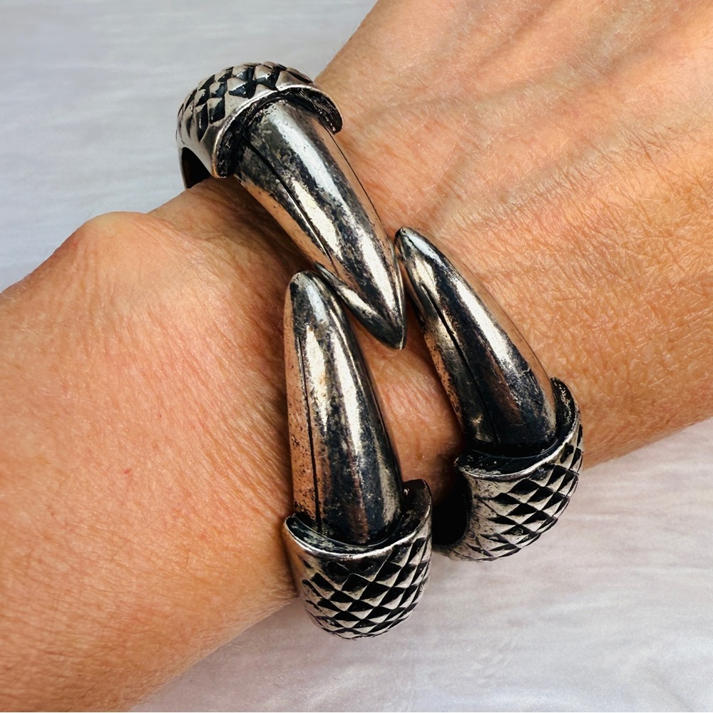 Aged Silvertone Textured Claw Hinged Bracelet - image 3